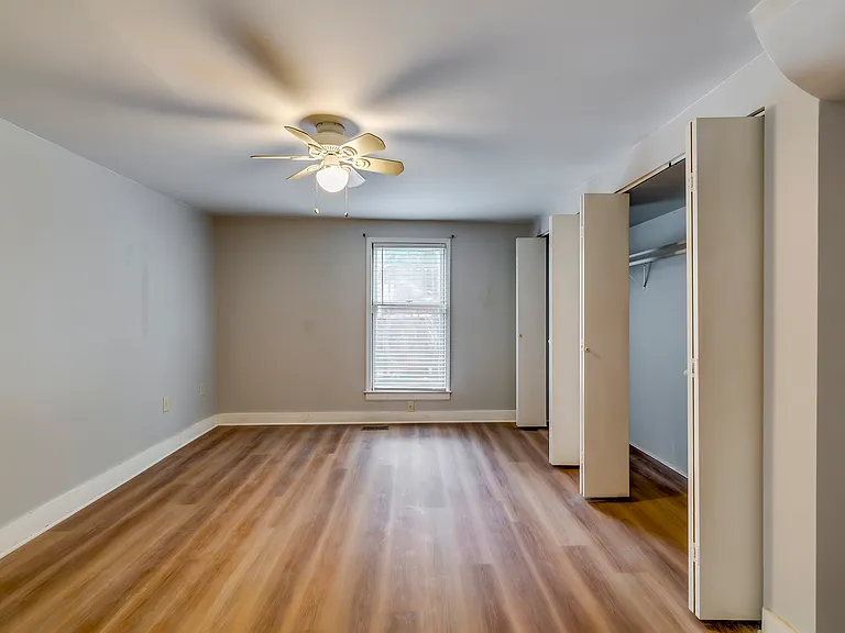 523 Boulevard SE #B — Photo 11