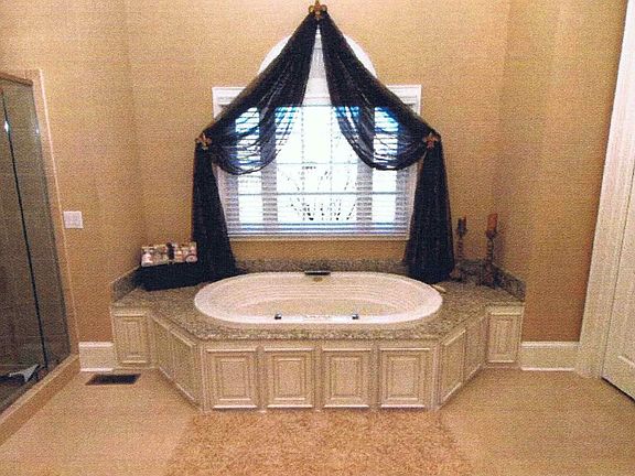 Elegant Master Bath - Spa Bath Tub, Multi-head Shower!