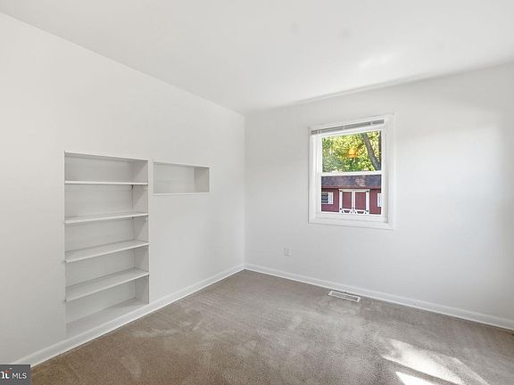 4th image of 10617 Gatewood Ave