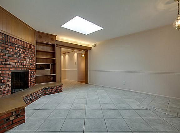 3rd image of 417 Little John Dr