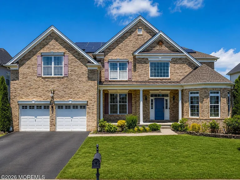 27 Greylynne Dr — Photo 1