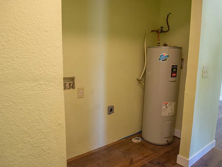 2328 SW Glacier Ave — Photo 9