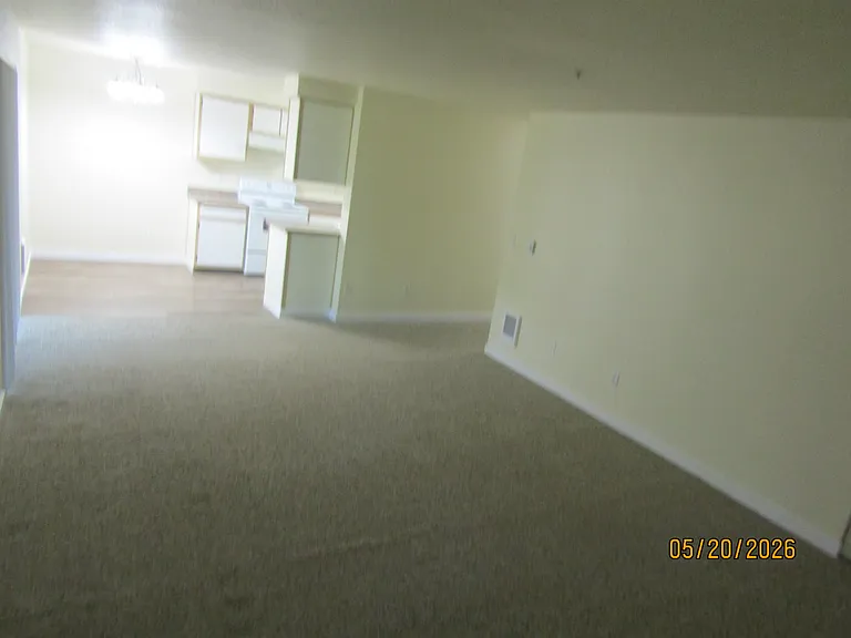 Knox Butte Apartments — Photo 20