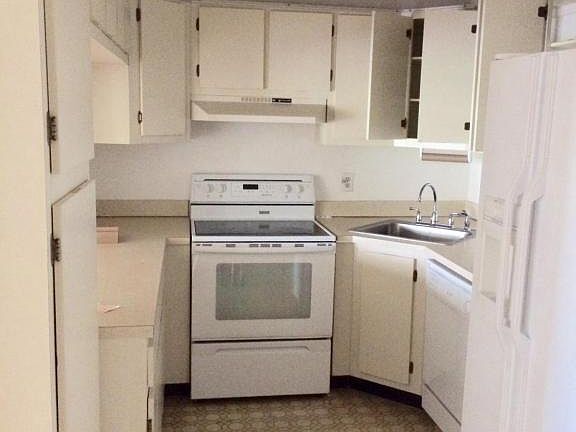 3rd image of 726 Sunny Pine Way APT D2