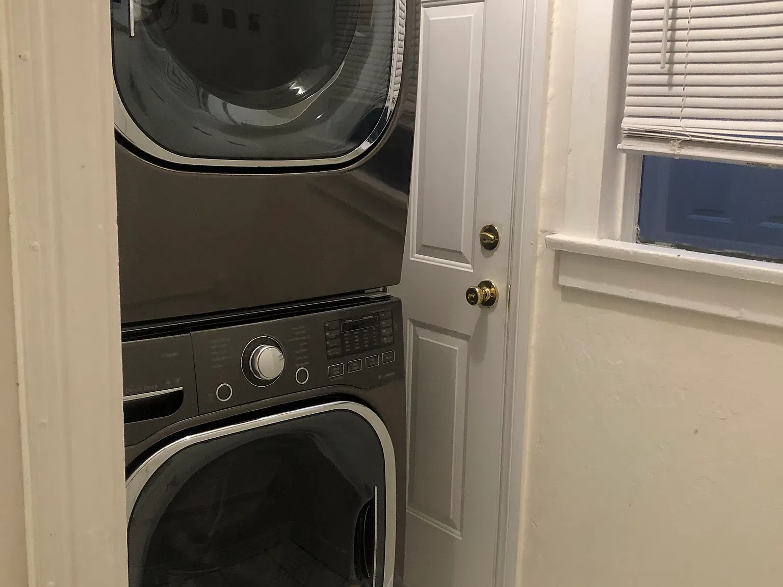 2 bed, 850 sqft, $2,500 — Photo 1