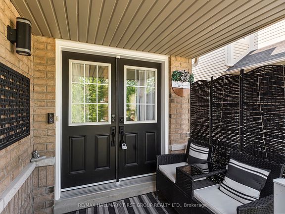 4th image of 96 Redfern Cres