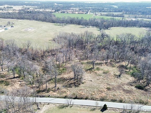 4th image of 1 E 390th Rd