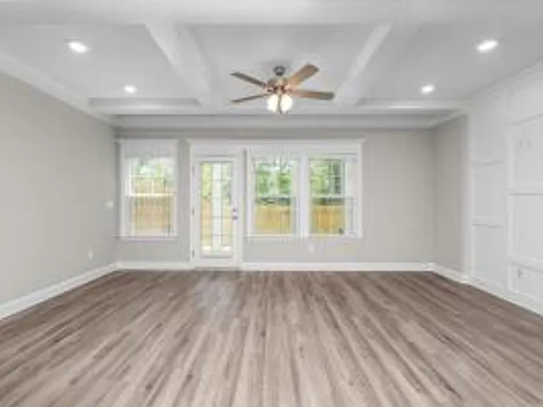 1005 Linsmore Ave — Photo 9