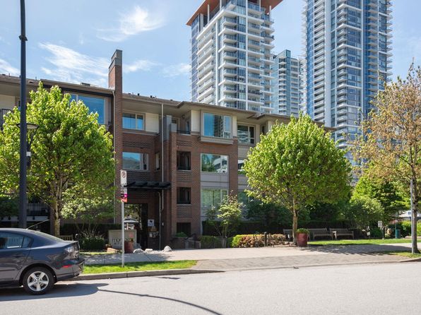 4728 Dawson St #403, Burnaby, BC V5C 0A9