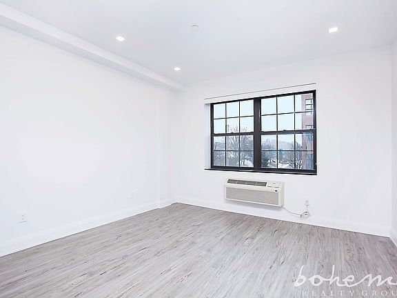 5th image of 141 Alexander Ave #B3