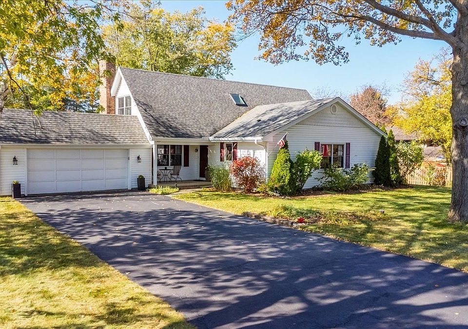 1st image of 5N104 Meadow Dr