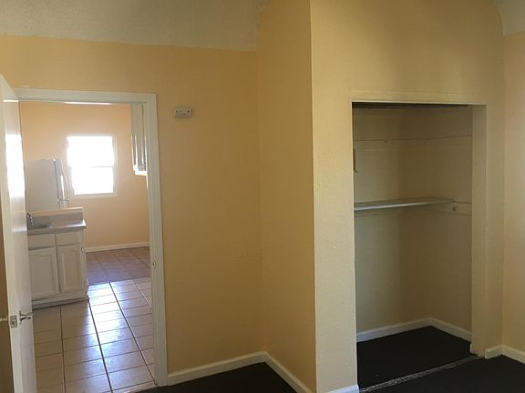 4th image of 965 1/4 W 42nd Pl