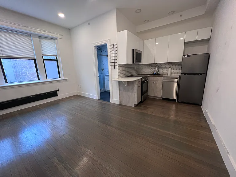 25 Queensberry St #6 — Photo 2
