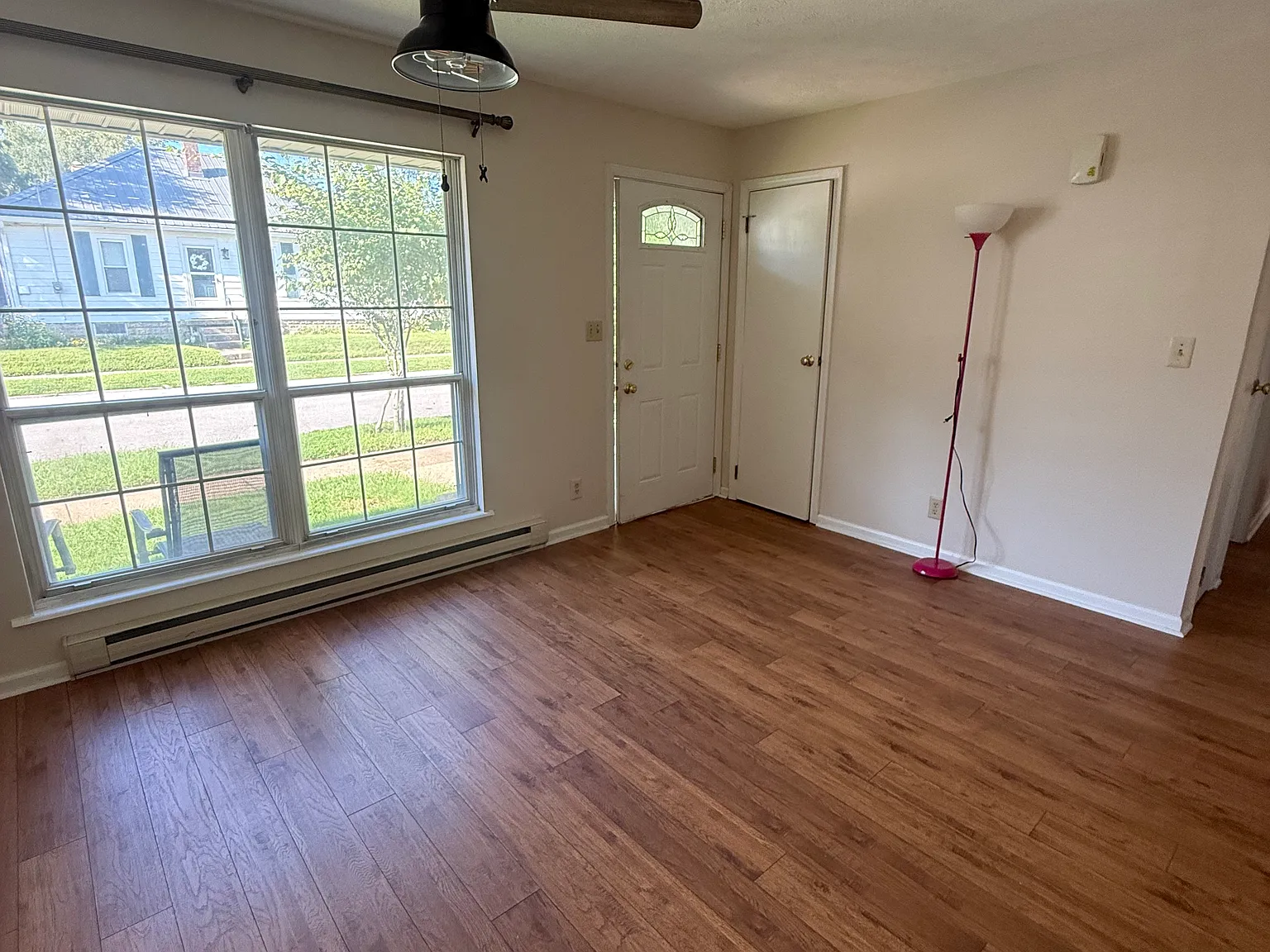 3 bed, 1.5 bath, 936 sqft, $1,400 — Photo 2