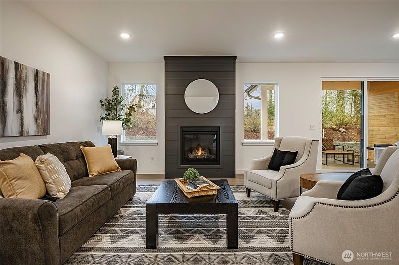 4th image of 2993 Cedar View Way