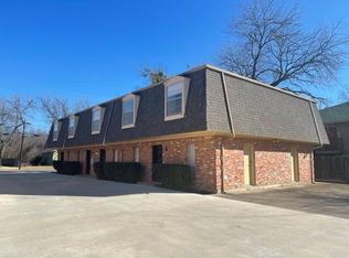 915 N Elm St, Denton, TX 76201