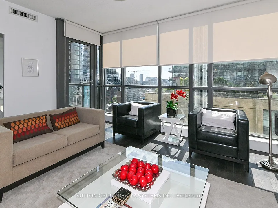 8 Charlotte St #1408