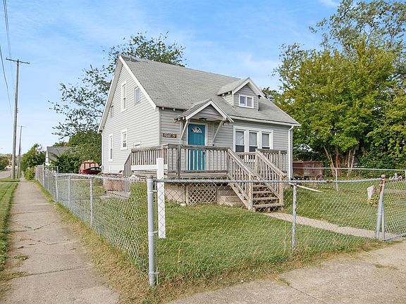 5th image of 328 Hughes Ave