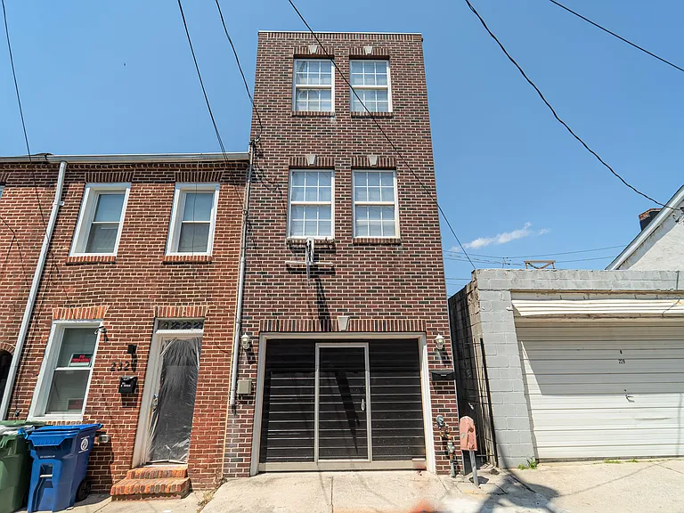 230 S Durham St — Photo 1