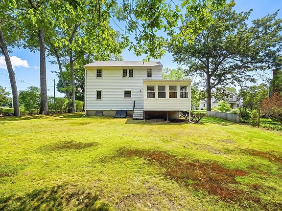 4th image of 32 Dividence Rd
