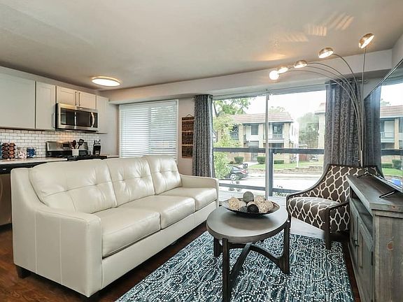 3rd image of 4403 Holly St #B