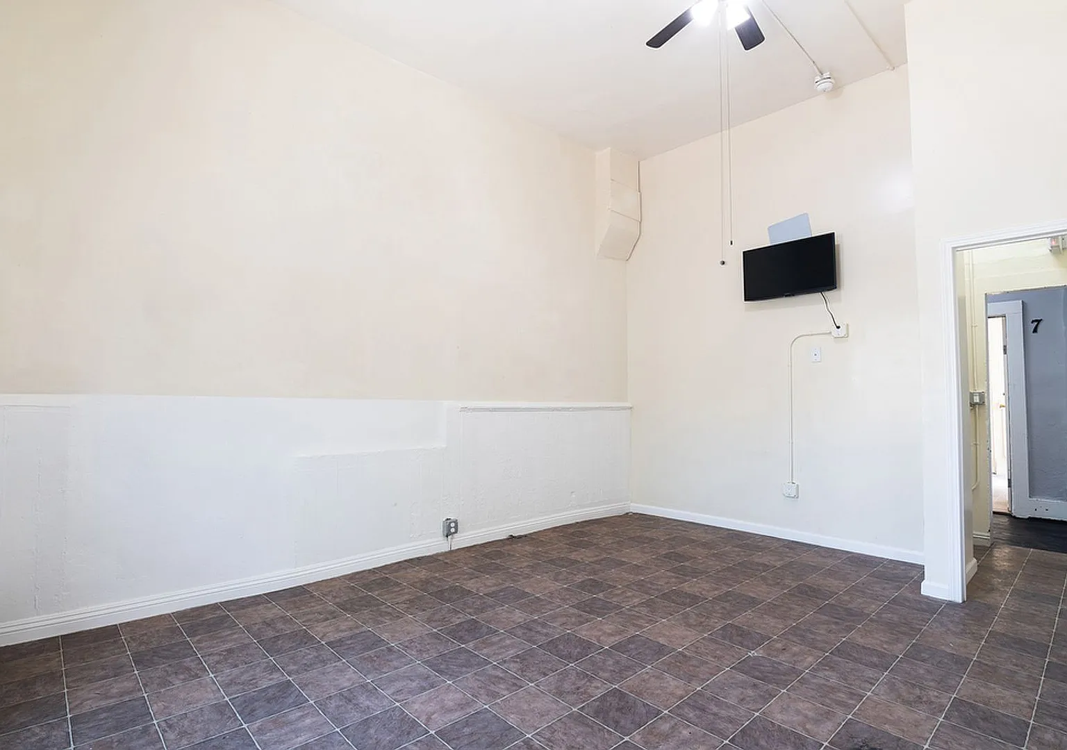 Mariachi Plaza Apartments (NEW) — Photo 2