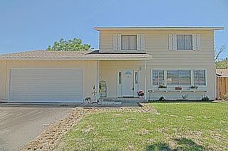 Great starter home in the heart of Santa Clarita