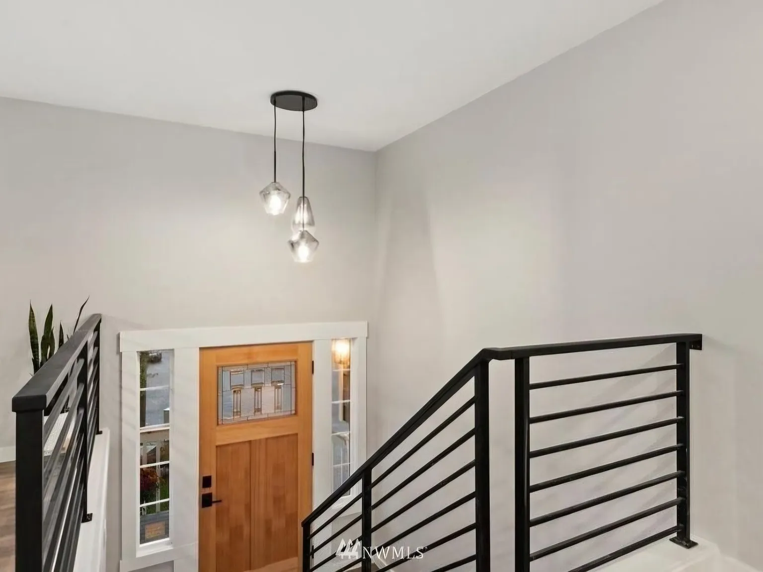 6 bed, 2072 sqft, $3,700 — Photo 3