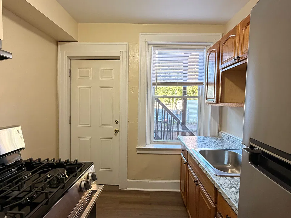 293 Norton St #6A