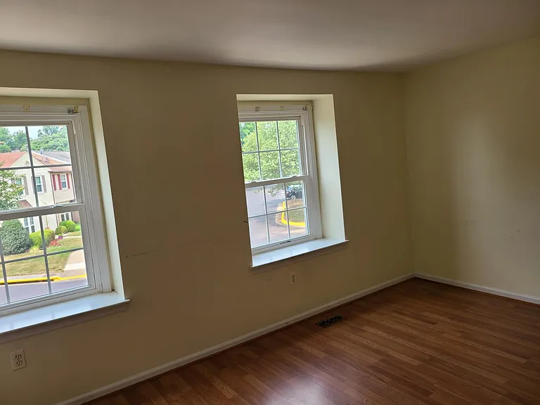 Grisby House Ct — Photo 9