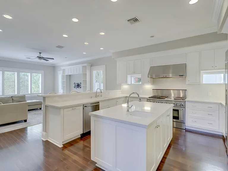 425 NE 11th Ave — Photo 12
