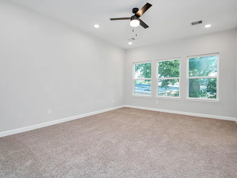 2355 Hoskins Dr — Photo 20