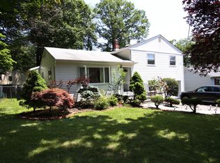 32 Cobblewood Rd, Livingston, NJ 07039
