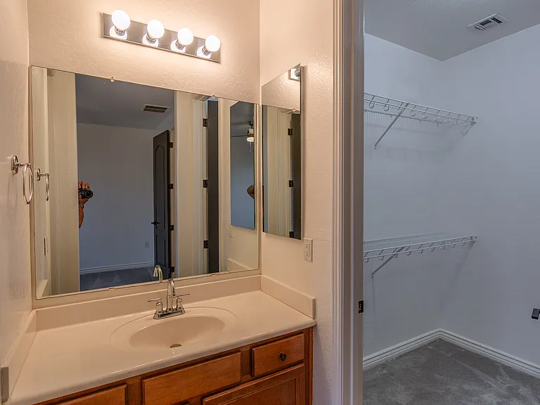 2445 E Montecito Ave — Photo 17