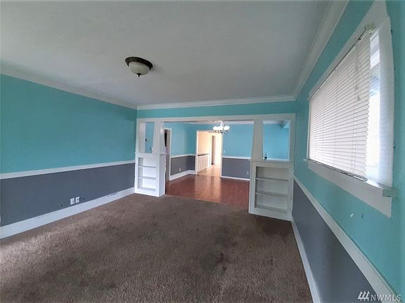 3rd image of 827 E 64th St