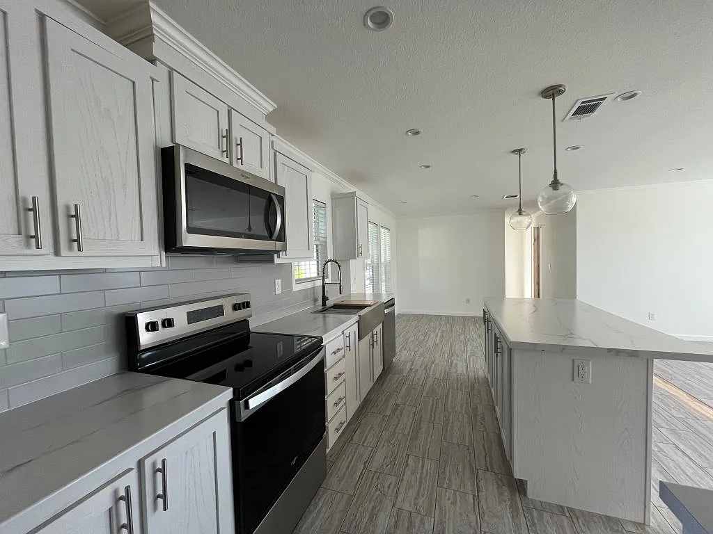4 bed, 2.0 bath, 1290 sqft, $1,599 — Photo 2