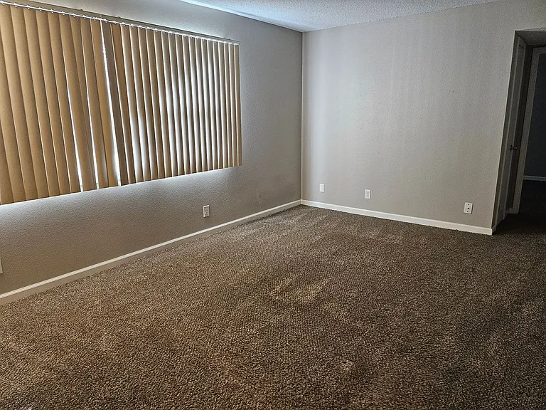 1195 NW Aurora Avenue Apartments — Photo 4