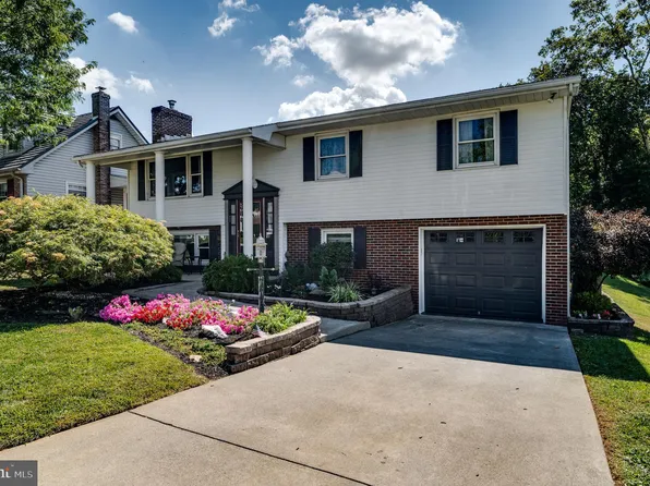 932 Walnut St #936, Emmaus, PA 18049