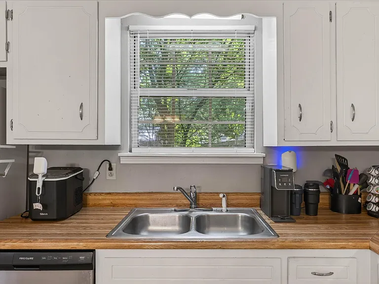114 Cunningham Pl #B — Photo 12