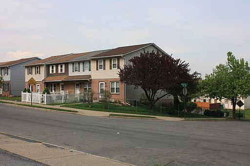 2nd image of 2850 Rhonda Ln