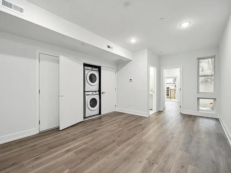 2107 N Fairhill St #D40 — Photo 4