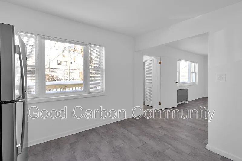 2 bed, 1.0 bath, 1452 sqft, $2,050 — Photo 2