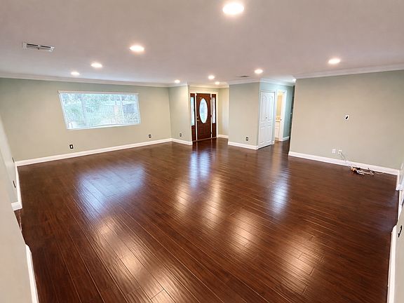 3rd image of 7817 Nagle Ave