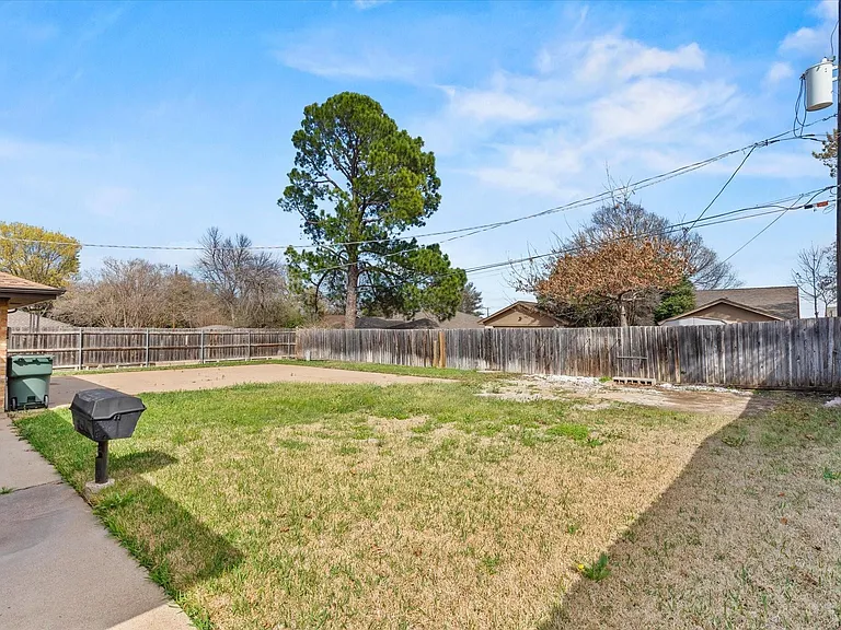 1905 Alamo Dr — Photo 24