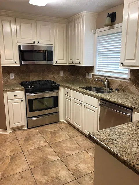 3 bed, 1595 sqft, $1,950 — Photo 2