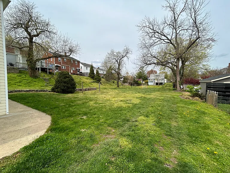 505 Hawke St — Photo 3