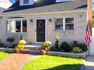 101 Shields Ave, Williston Park, NY 11596
