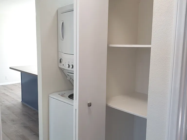 1261 Victor St #10 — Photo 11