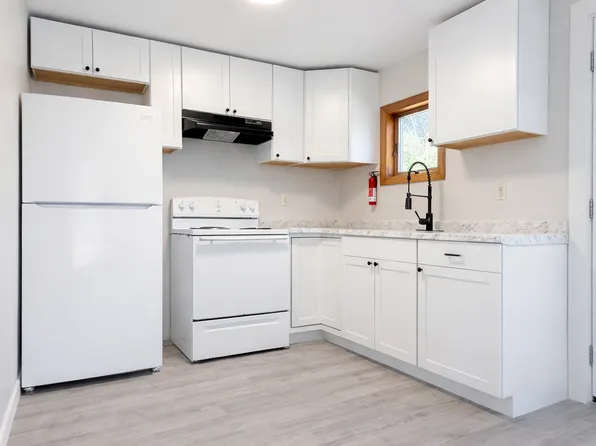 196 Violet Ln, Waldoboro, ME 04572