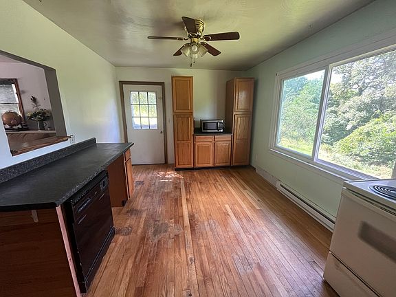 5th image of 33 Bear Ridge Ln